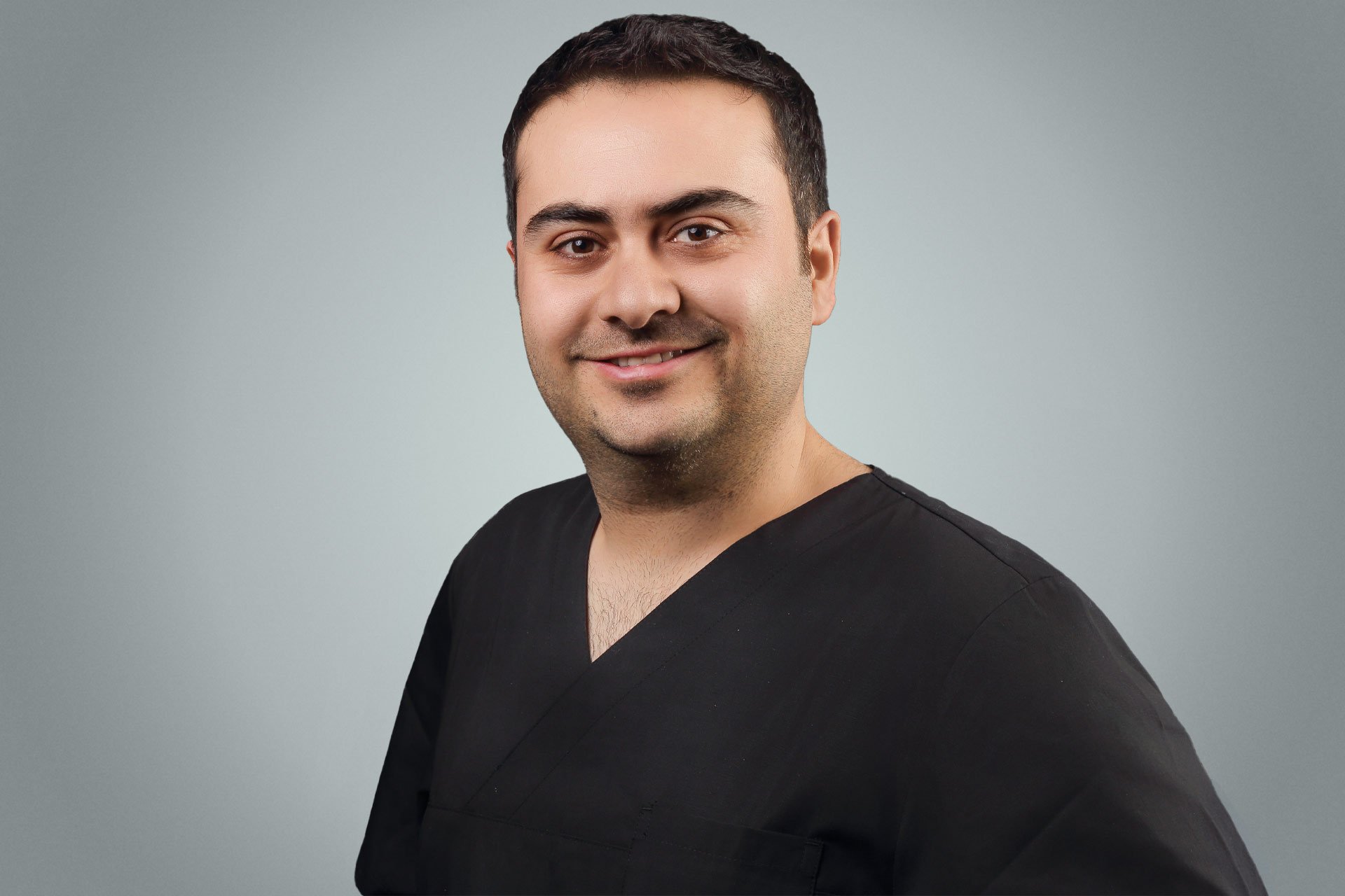 Zahnarzt Dr. Elias Kaas von der Dorow Clinic Portrait Foto