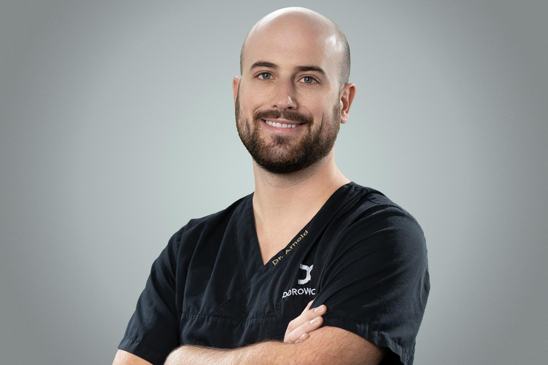 Zahnarzt Dr. Julian Arnold von der Dorow Clinic Portrait Foto