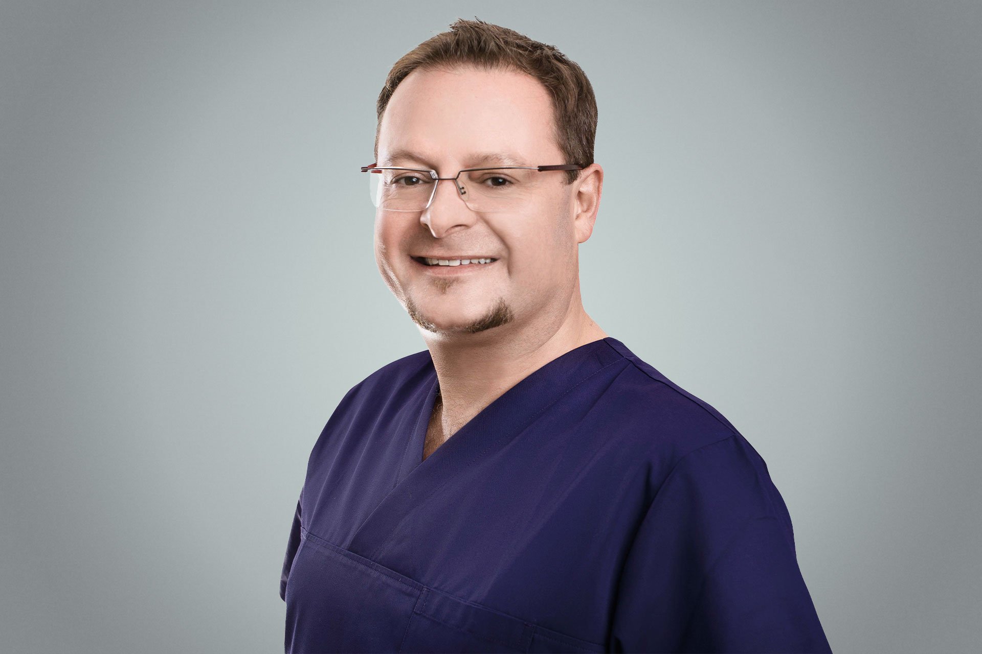 Kieferchirurg Sascha Juri Gentner von der Dorow Clinic Portrait Foto
