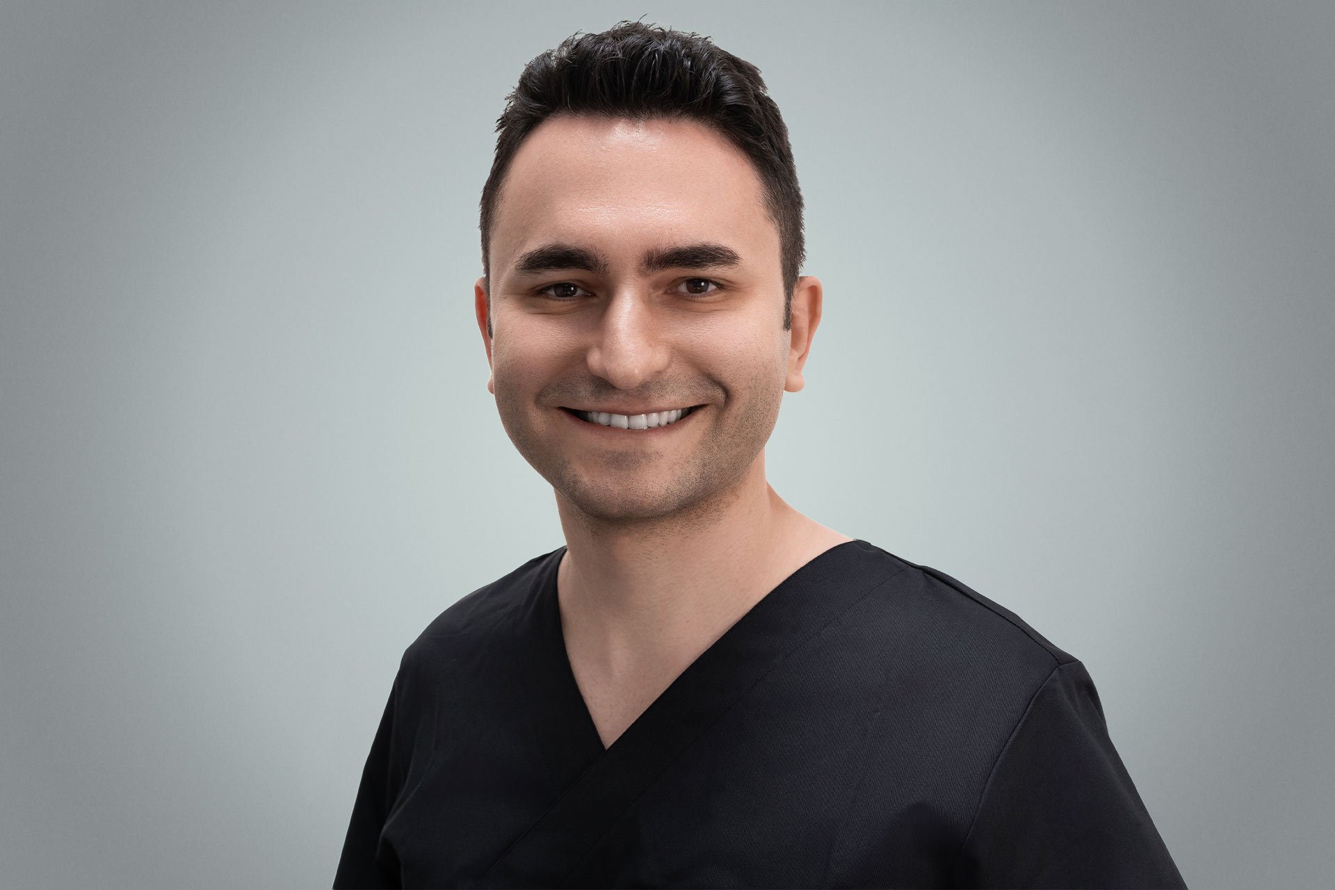 Zahnarzt Vincent Weihrauch von der Dorow Clinic Portrait Foto
