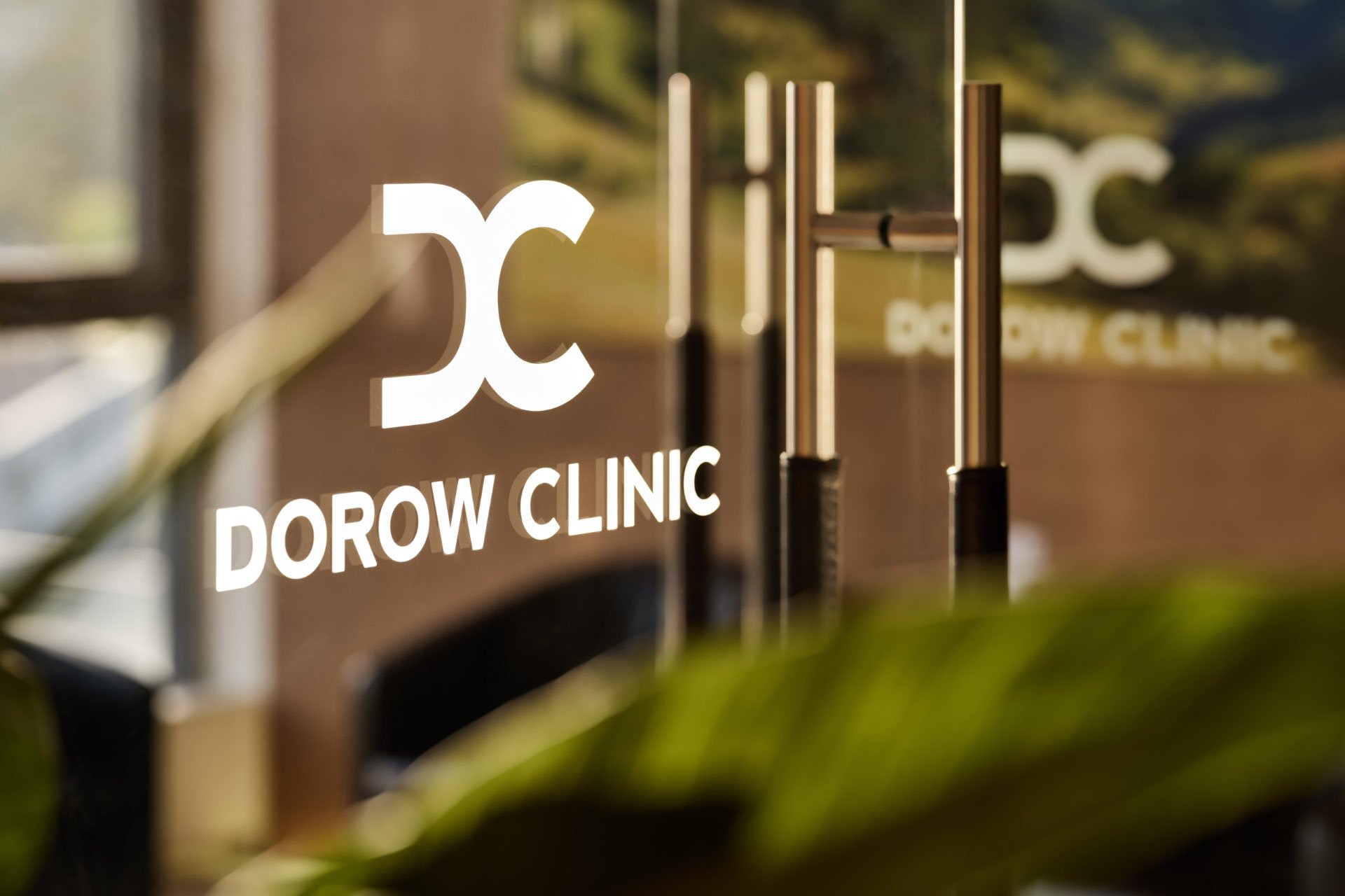 Eintritt mit Logo zur Dorow Clinic Waldshut