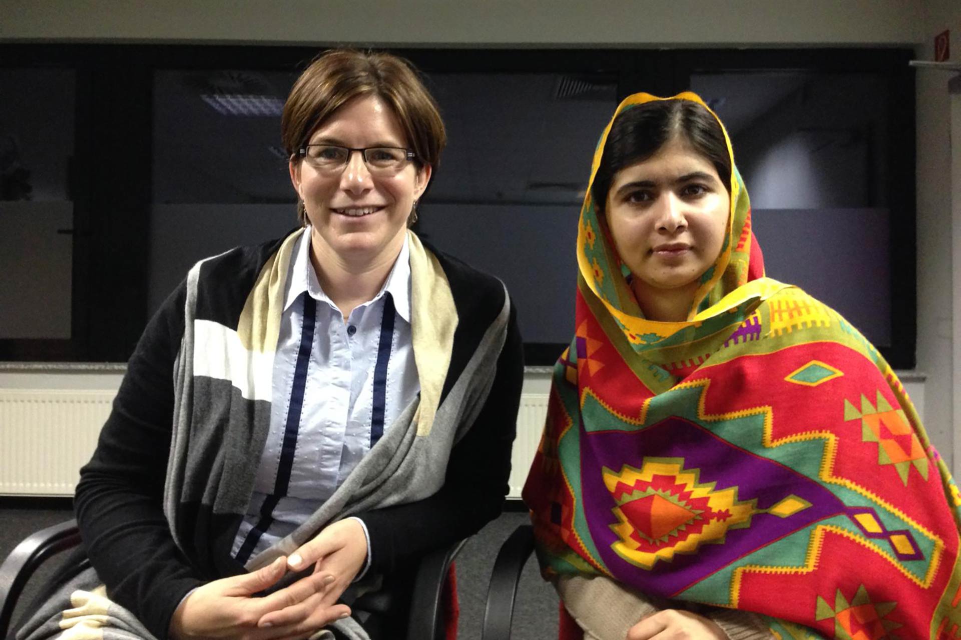 Dr. Dania Gäng und Malala Yousafzai bei Stern TV