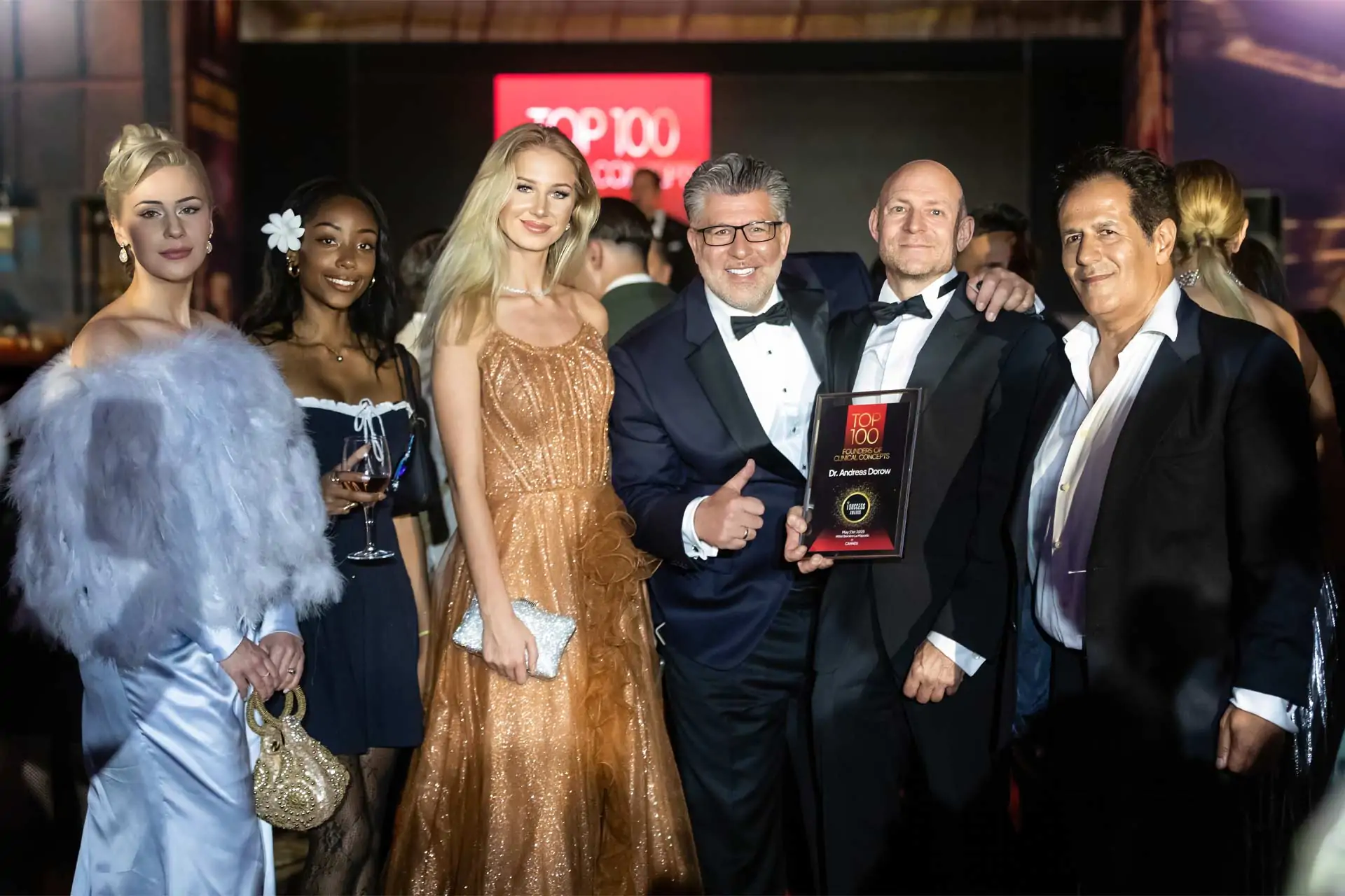 Dr. Dr. Andreas Dorow gewinnt den DC Award für die Top 100 Schönheitskliniken.