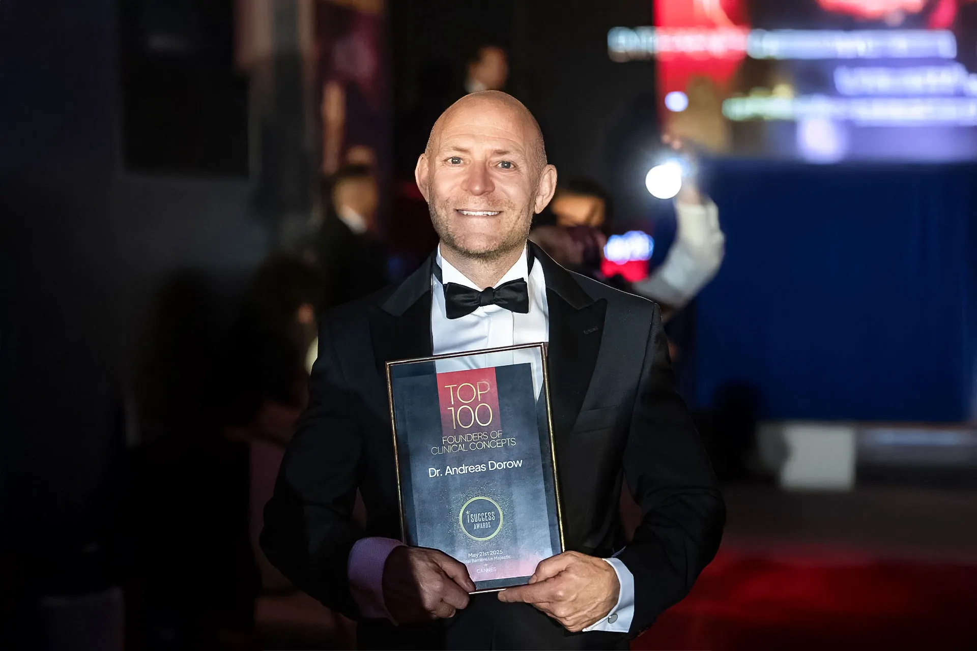 Dr. Dr. Andreas Dorow gewinnt Award für die Top 100 Schönheitsklinik Award in Cannes