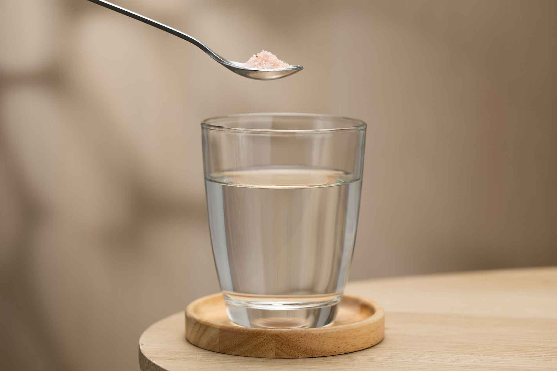 Salzwasser spülen bei Zahnschmerzen