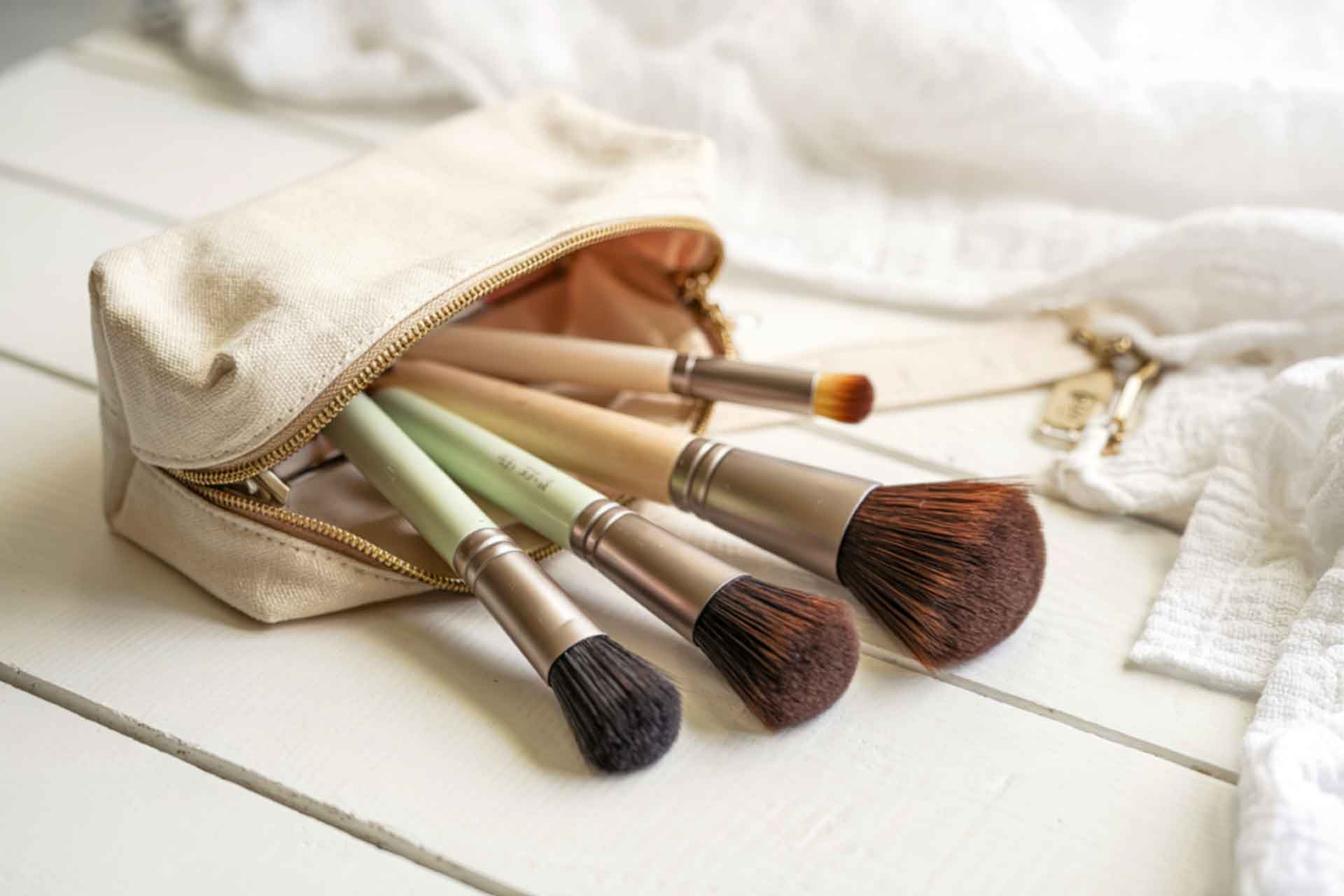 Make-up bei Schlupflidern